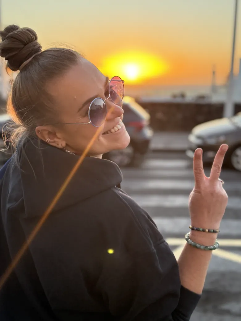 Magdalena Gajdzińska w świetle zachodzącego słońca
